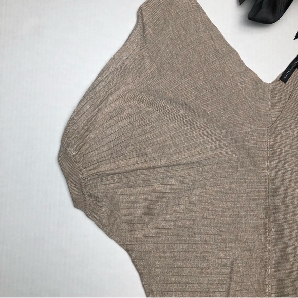 ⭐️NEW⭐️White House Black Market (WHBM) Puff Short Sleeve V Neck Sweater - Picture 3 of 5